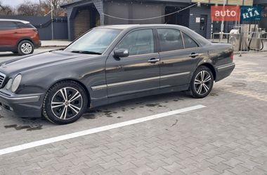 Седан Mercedes-Benz E-Class 2000 в Чернівцях