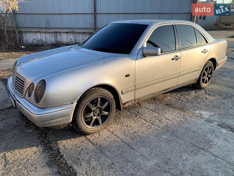 Седан Mercedes-Benz E-Class 1998 в Сумах