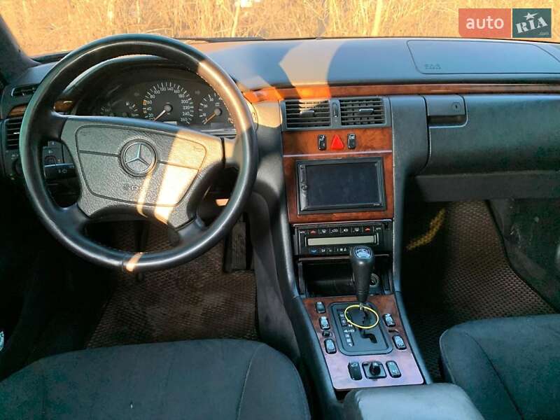 Седан Mercedes-Benz E-Class 1998 в Сумах