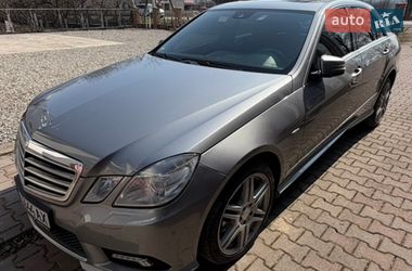Седан Mercedes-Benz E-Class 2011 в Чернівцях