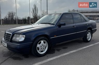 Седан Mercedes-Benz E-Class 1994 в Кривом Роге