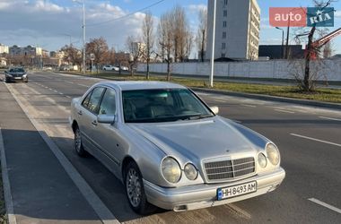 Седан Mercedes-Benz E-Class 1999 в Києві
