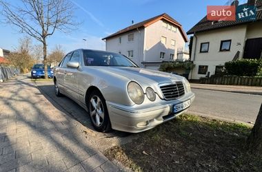 Седан Mercedes-Benz E-Class 2000 в Одессе