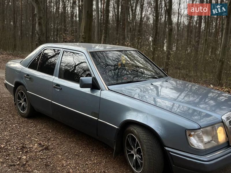Седан Mercedes-Benz E-Class 1992 в Рава-Русской
