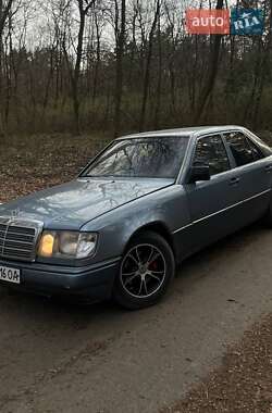 Седан Mercedes-Benz E-Class 1992 в Рава-Русской
