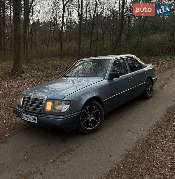 Седан Mercedes-Benz E-Class 1992 в Рава-Русской