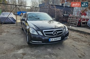 Седан Mercedes-Benz E-Class 2012 в Киеве