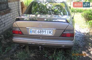 Седан Mercedes-Benz E-Class 1990 в Кривому Розі