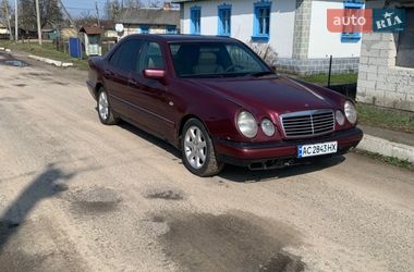 Седан Mercedes-Benz E-Class 1998 в Маневичах