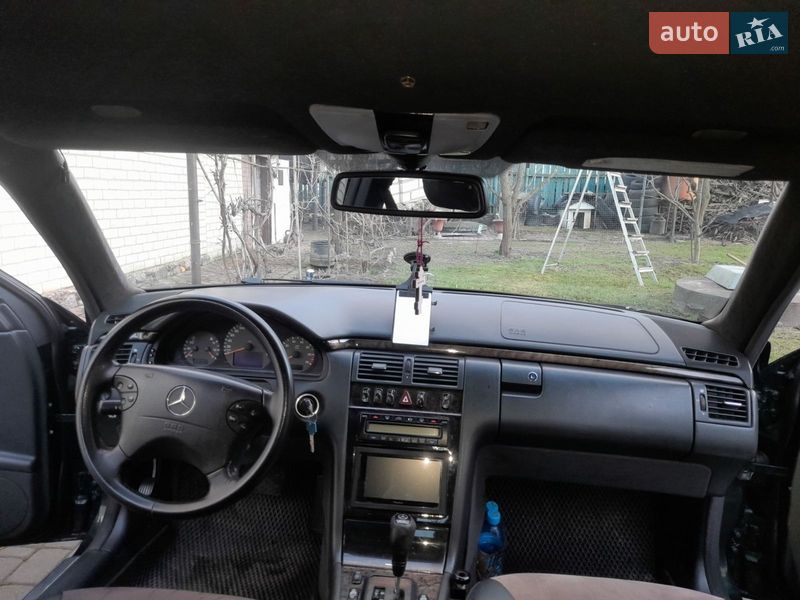 Седан Mercedes-Benz E-Class 2001 в Киеве