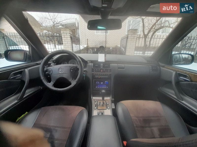 Седан Mercedes-Benz E-Class 2001 в Киеве