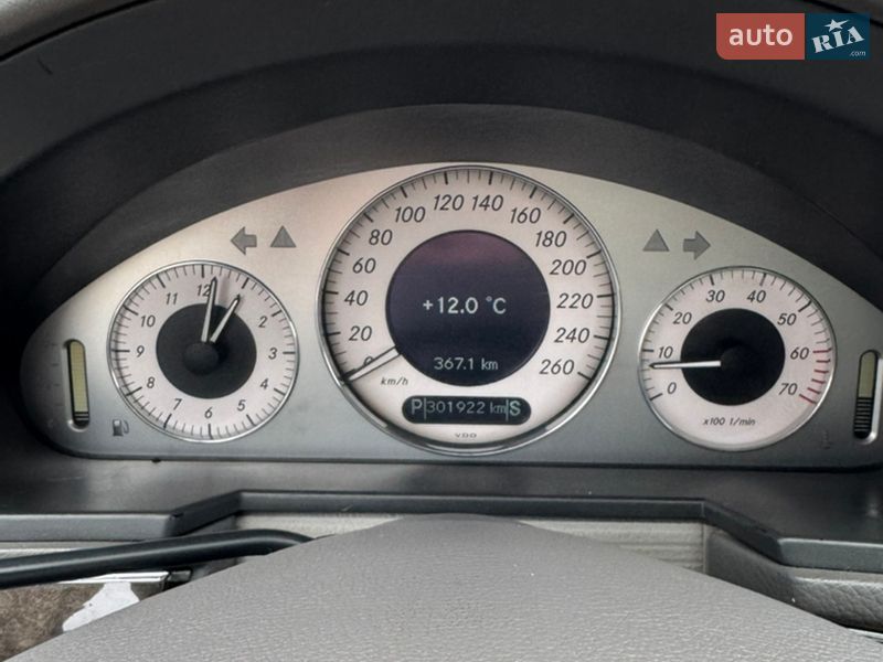 Седан Mercedes-Benz E-Class 2002 в Києві