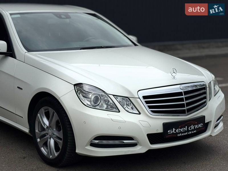 Седан Mercedes-Benz E-Class 2012 в Николаеве