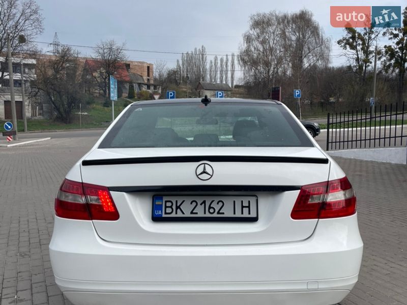 Седан Mercedes-Benz E-Class 2011 в Ровно