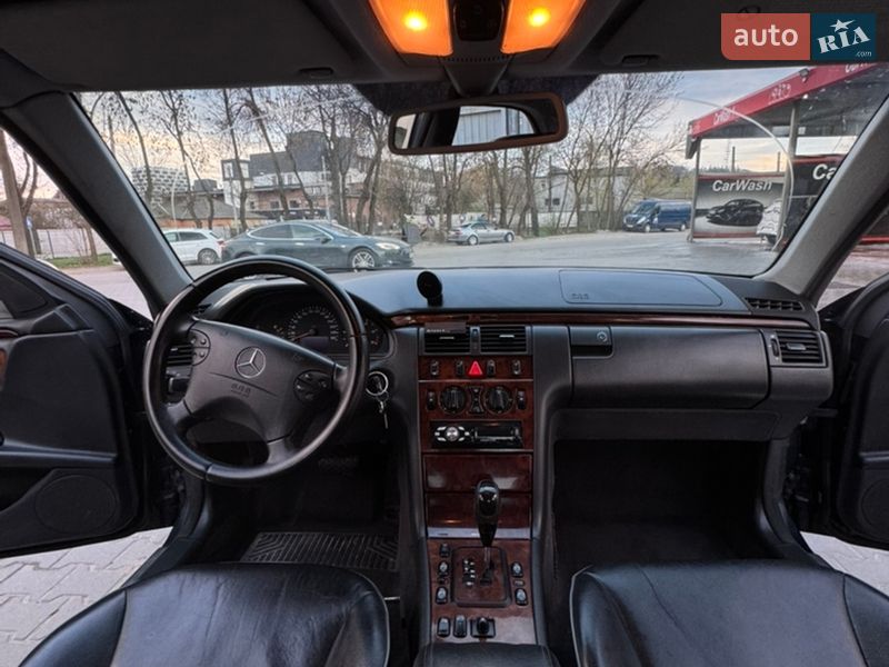 Седан Mercedes-Benz E-Class 2001 в Львове