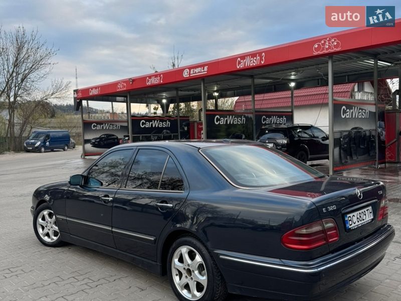 Седан Mercedes-Benz E-Class 2001 в Львове