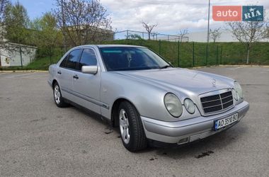 Седан Mercedes-Benz E-Class 1999 в Ужгороде