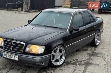 Седан Mercedes-Benz E-Class 1994 в Іршаві