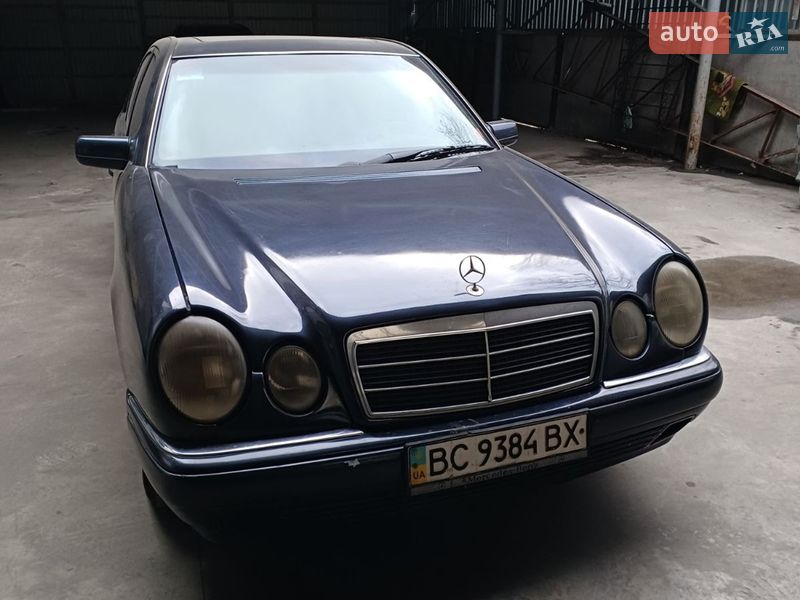 Седан Mercedes-Benz E-Class 1997 в Львове