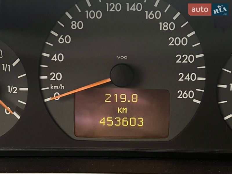 Седан Mercedes-Benz E-Class 2000 в Хмельницком