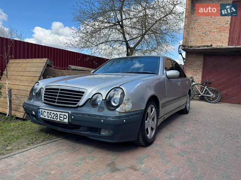 Седан Mercedes-Benz E-Class 2001 в Луцке