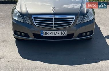 Седан Mercedes-Benz E-Class 2010 в Ровно
