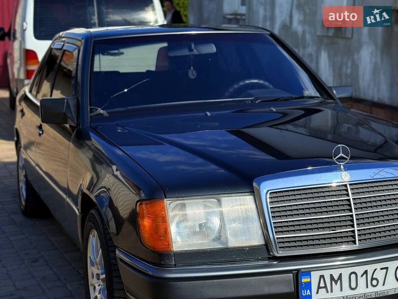 Mercedes-Benz E-Class 1993