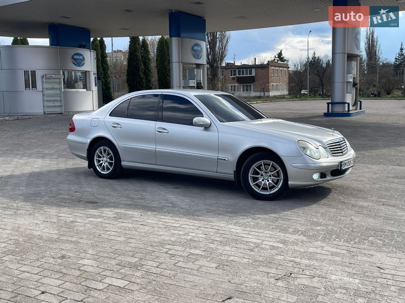 Седан Mercedes-Benz E-Class 2002 в Лебедині