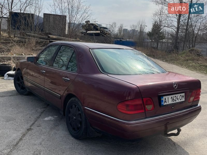 Седан Mercedes-Benz E-Class 1996 в Киеве