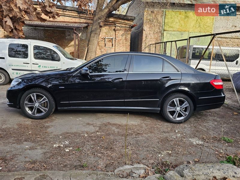 Седан Mercedes-Benz E-Class 2012 в Києві