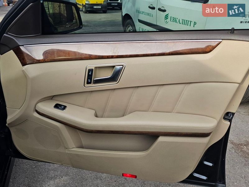 Седан Mercedes-Benz E-Class 2012 в Києві