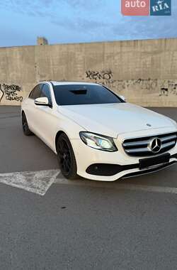 Седан Mercedes-Benz E-Class 2016 в Львове