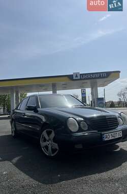 Седан Mercedes-Benz E-Class 2000 в Берегово