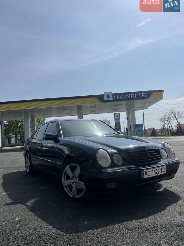 Mercedes-Benz E-Class 2000