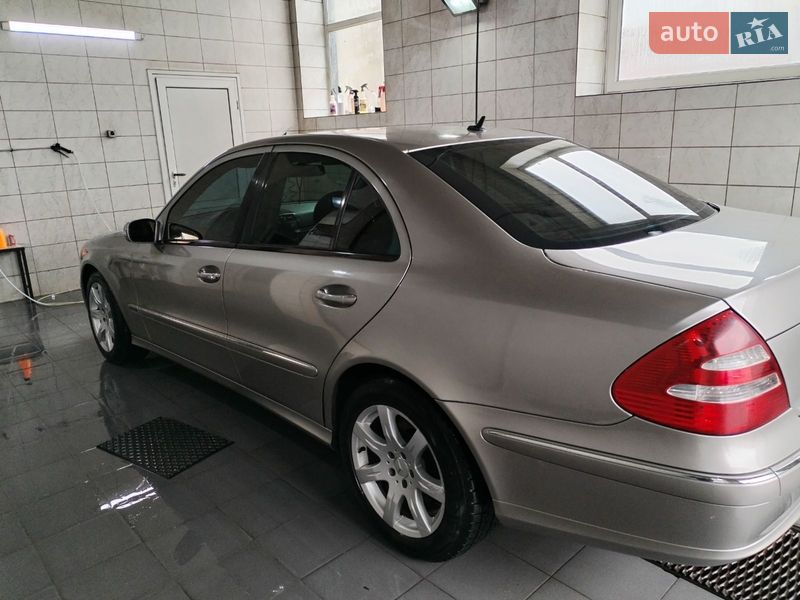 Mercedes-Benz E-Class 2005