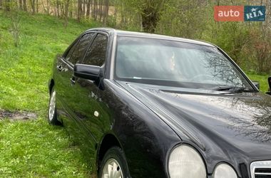 Седан Mercedes-Benz E-Class 1998 в Черновцах