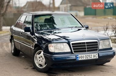 Седан Mercedes-Benz E-Class 1995 в Роздільній