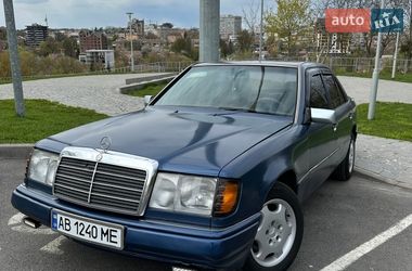 Седан Mercedes-Benz E-Class 1993 в Виннице