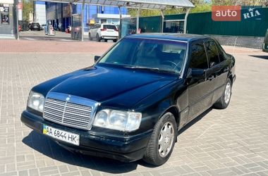 Седан Mercedes-Benz E-Class 1990 в Киеве