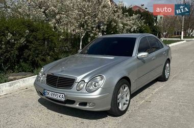 Седан Mercedes-Benz E-Class 2002 в Вараше