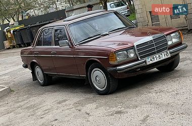 Седан Mercedes-Benz E-Class 1982 в Івано-Франківську