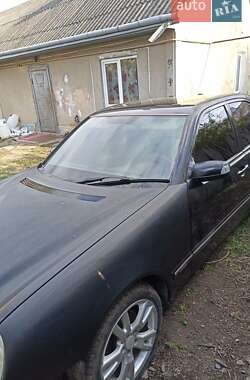 Седан Mercedes-Benz E-Class 1999 в Чернівцях
