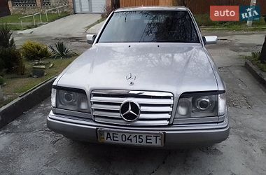 Седан Mercedes-Benz E-Class 1995 в Днепре