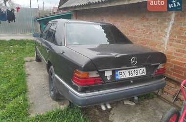 Седан Mercedes-Benz E-Class 1993 в Летичіві