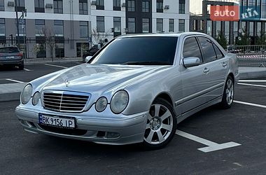 Седан Mercedes-Benz E-Class 2000 в Рівному