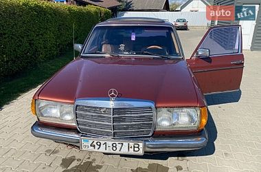 Седан Mercedes-Benz E-Class 1982 в Косові