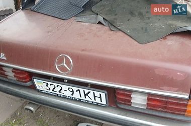 Седан Mercedes-Benz E-Class 1983 в Украинке