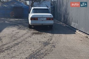 Седан Mercedes-Benz E-Class 1987 в Южном