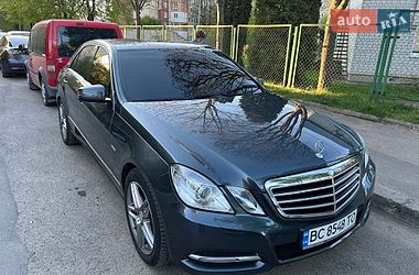 Седан Mercedes-Benz E-Class 2011 в Львове
