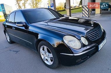 Седан Mercedes-Benz E-Class 2002 в Киеве